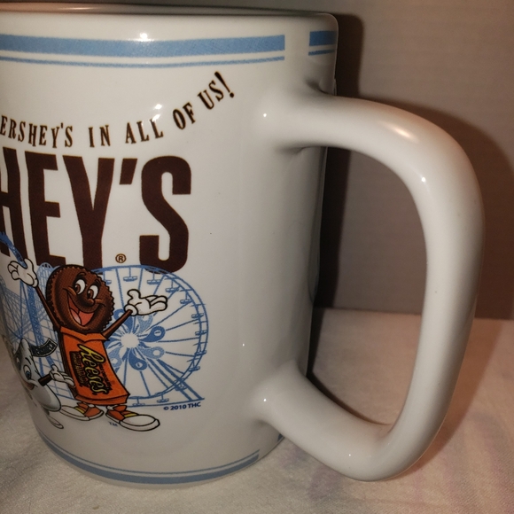 Super Cute Hershey Chocolate Mug with Hershey Candy Bar, Hershey Kiss and Reeses - Picture 7 of 8